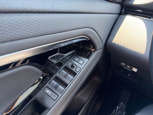 Used 2023 Land Rover Range Rover Evoque R-Dynamic S AWD/4WD image 18