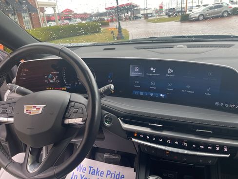 Used 2025 Cadillac XT4 Premium Luxury image 21