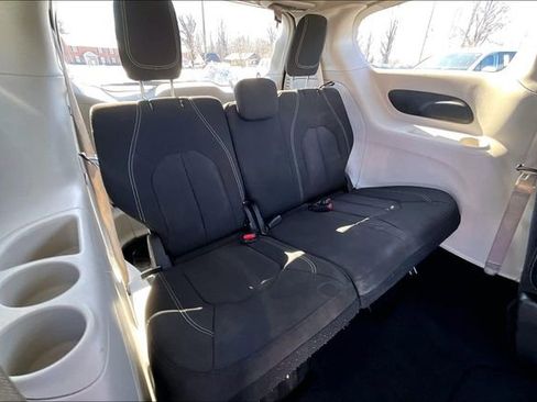 Used 2022 Chrysler Voyager LX image 25