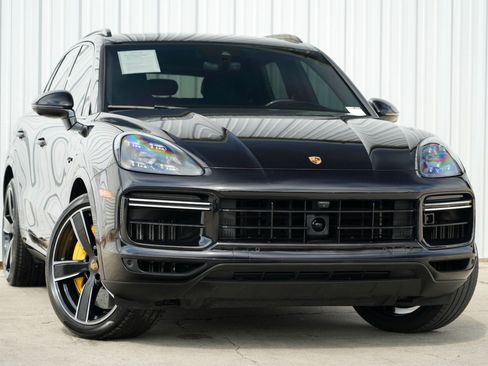 Used 2021 Porsche Cayenne Turbo S image 4