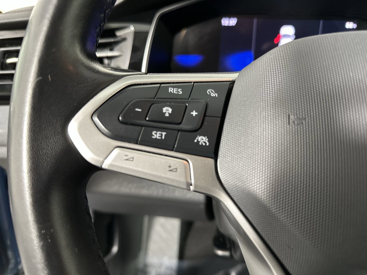 Used 2025 Volkswagen Jetta SE FWD image 7
