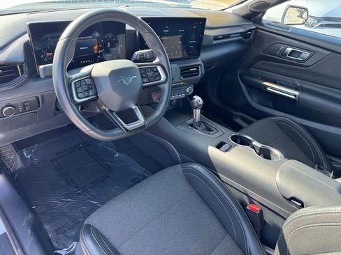 Used 2025 Ford Mustang Convertible RWD image 9