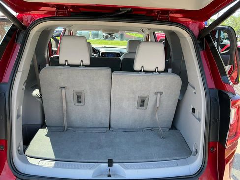 Used 2023 GMC Acadia SLT FWD image 26