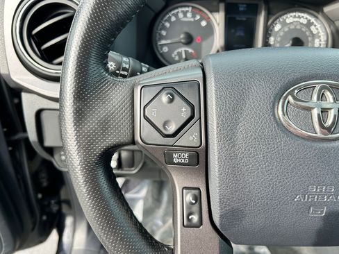 Used 2017 Toyota Tacoma TRD Off-Road w/ Premium & Technology Package image 14