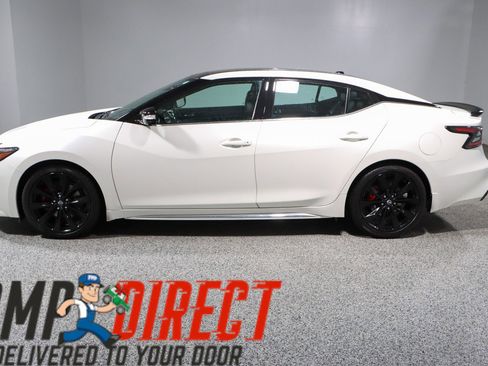 Used 2023 Nissan Maxima SR w/ Sport Mat Group FWD image 10