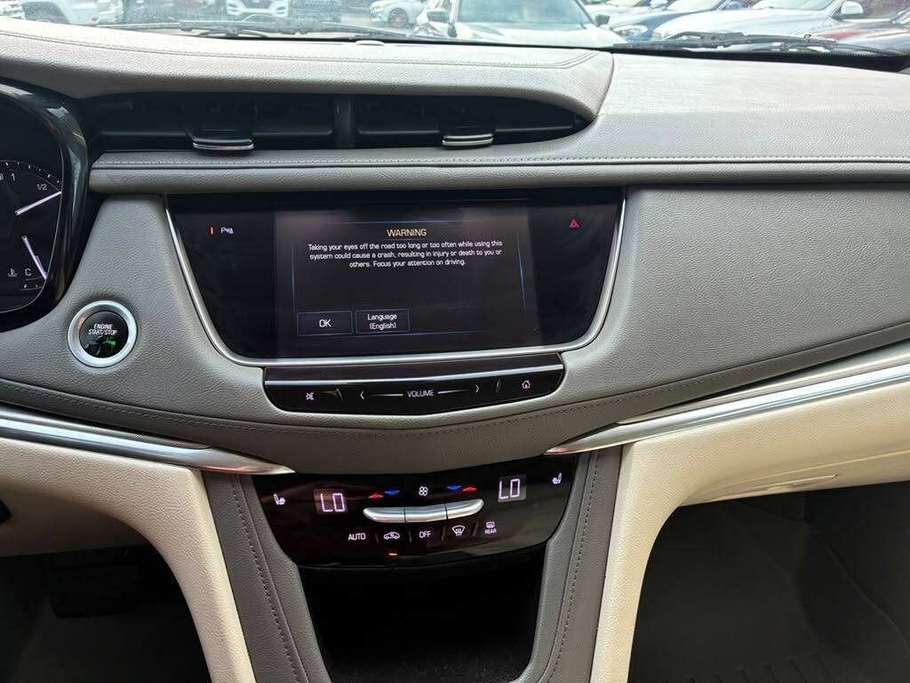 Used 2017 Cadillac XT5 Luxury w/ Driver Awareness Package FWD image 3