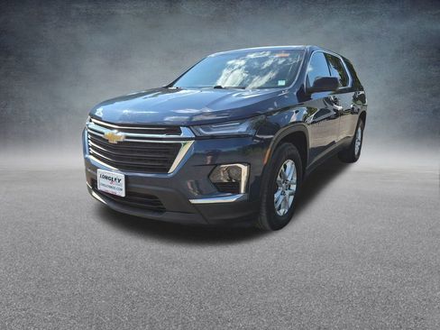 Used 2022 Chevrolet Traverse LS image 3