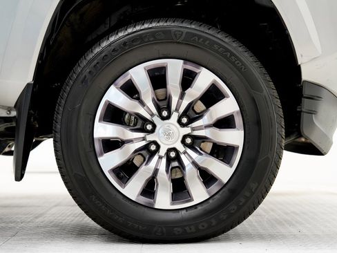 Used 2021 Toyota Tacoma Limited image 27