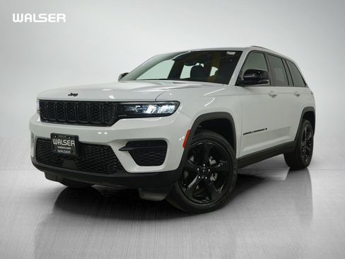 Used 2022 Jeep Grand Cherokee Altitude image 1