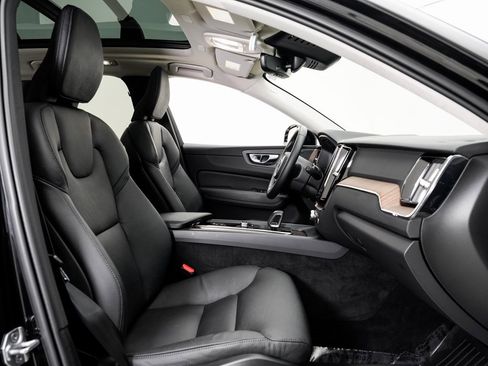 Used 2022 Volvo XC60 B5 Momentum w/ Advanced Package image 23