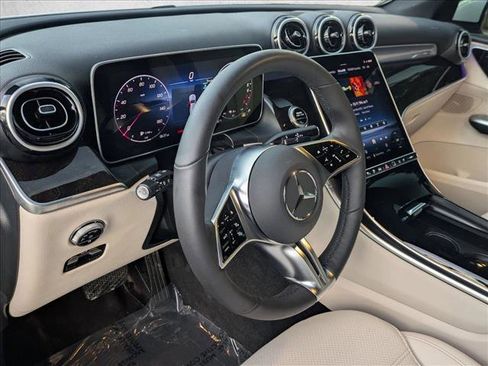 Used 2025 Mercedes-Benz GLC 350e 4MATIC image 10