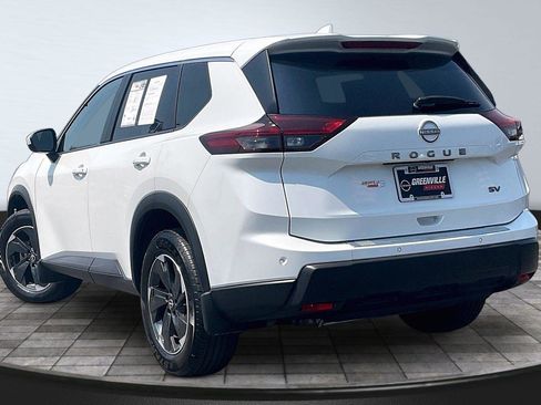 Certified 2024 Nissan Rogue SV FWD image 3