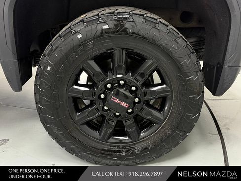 Used 2024 GMC Sierra 2500 AT4 w/ AT4 Premium Plus Package AWD/4WD image 12