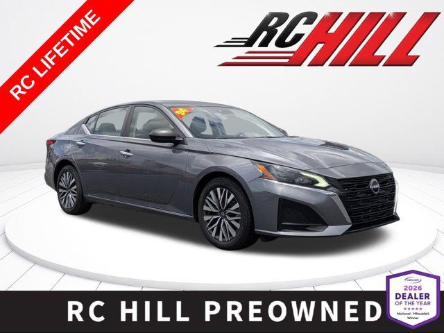 Used 2024 Nissan Altima 2.5 SV FWD image 1