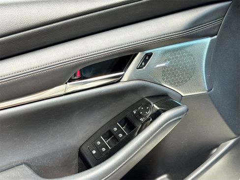 Used 2019 MAZDA MAZDA3 Hatchback w/ Preferred Package image 25