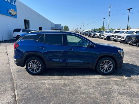 Used 2023 GMC Terrain SLT FWD image 8