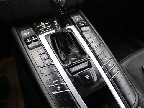 Used 2018 Porsche Macan image 20