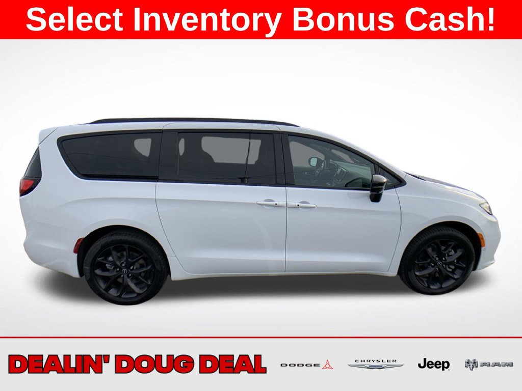 New 2026 Chrysler Pacifica Select w/ S Appearance Package AWD/4WD image 6