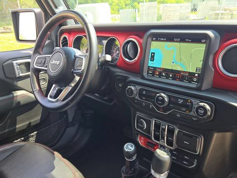 Used 2022 Jeep Gladiator Rubicon w/ LED Lighting Group AWD/4WD image 9