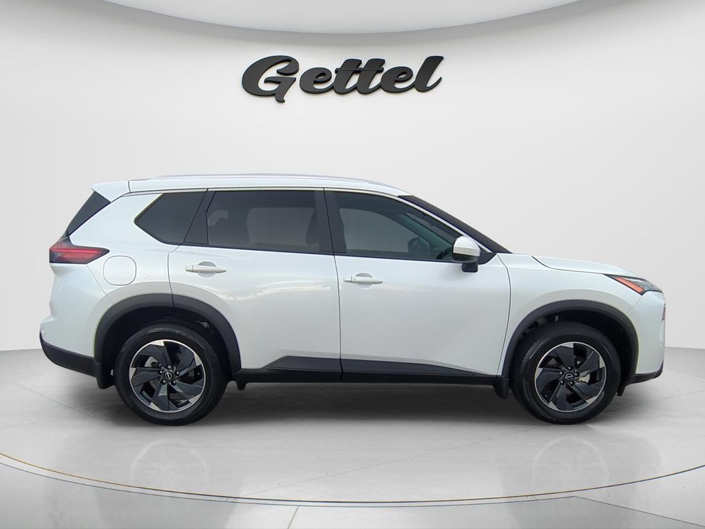 Certified 2024 Nissan Rogue SV w/ SV Premium Package FWD image 4