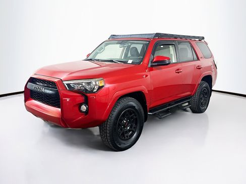Used 2018 Toyota 4Runner SR5 AWD/4WD image 3