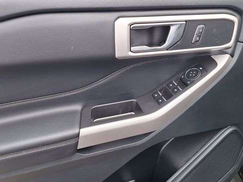 Used 2024 Ford Explorer XLT w/ Equipment Group 202A image 9