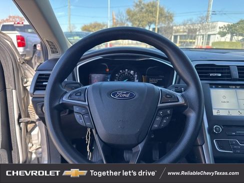 Used 2017 Ford Fusion SE w/ Fusion SE Technology Package image 17