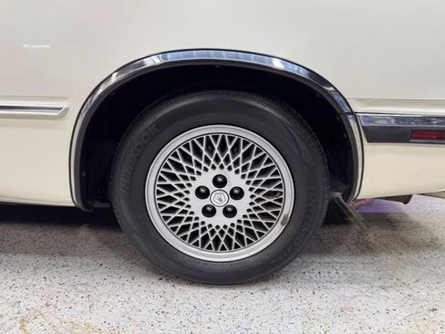 Used 1990 Chrysler TC by Maserati FWD image 25