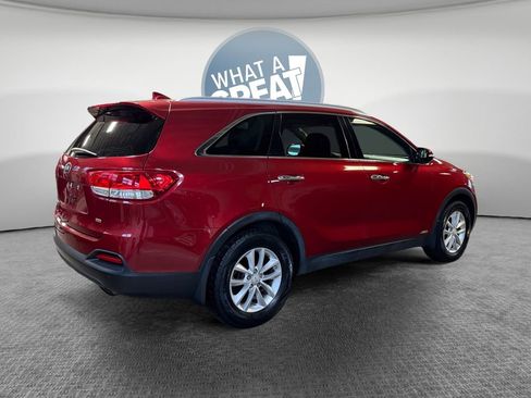 Used 2017 Kia Sorento AWD w/ LX Convenience Package image 3