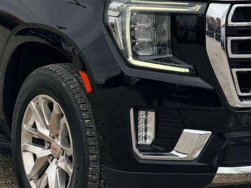Used 2022 GMC Yukon XL SLT w/ SLT Luxury Package image 7