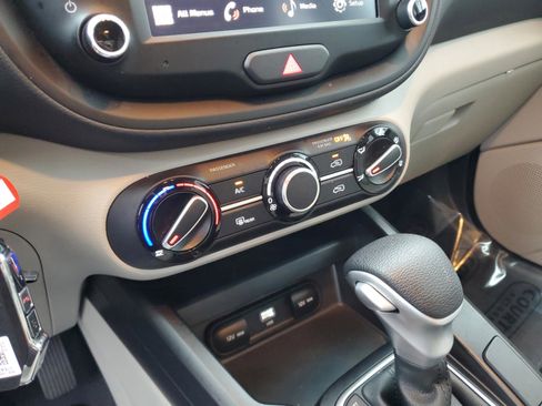 Certified 2025 Kia Soul LX image 21