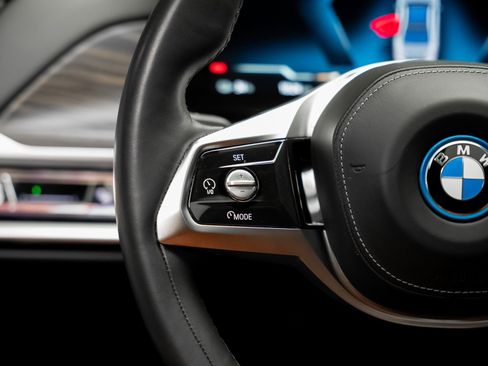 Used 2023 BMW i7 xDrive60 image 43