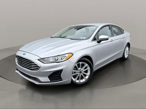 Used 2019 Ford Fusion SE image 1