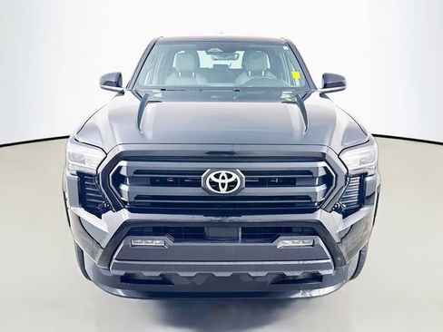 Used 2025 Toyota Tacoma SR5 AWD/4WD image 2