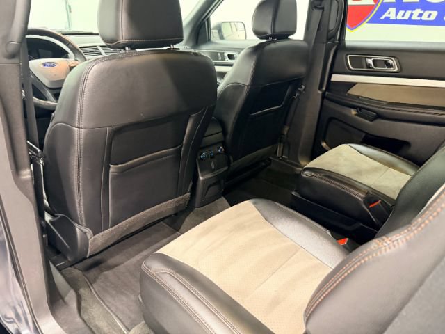 Used 2017 Ford Explorer XLT w/ Equipment Group 202A AWD/4WD image 25