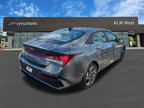 Used 2025 Hyundai Elantra SEL w/ Cargo Package image 5