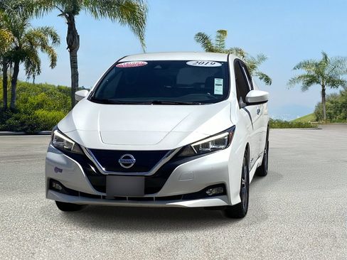 Used 2019 Nissan Leaf SV w/ SV Technology Package FWD image 7
