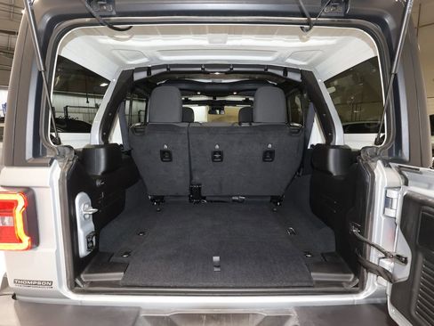 Used 2024 Jeep Wrangler Unlimited Rubicon image 24