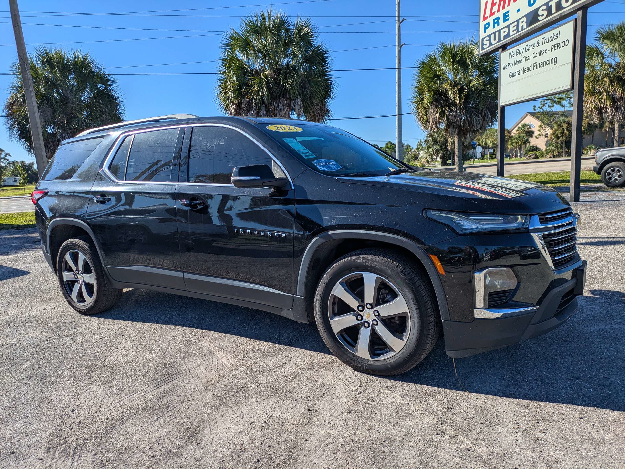 Used 2023 Chevrolet Traverse LT w/ LT Premium Package AWD/4WD image 2
