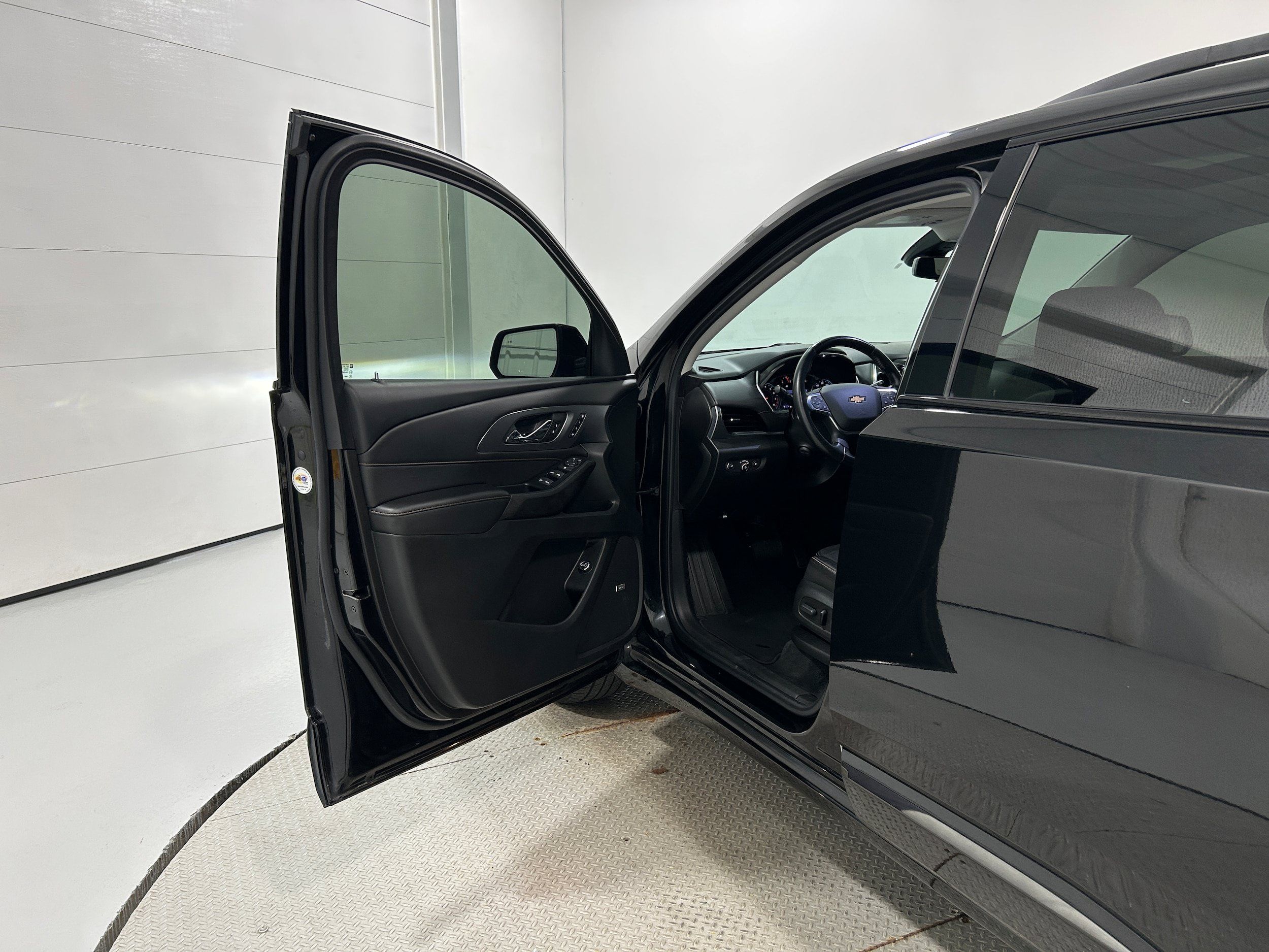 Used 2021 Chevrolet Traverse Premier w/ Redline Edition AWD/4WD image 24