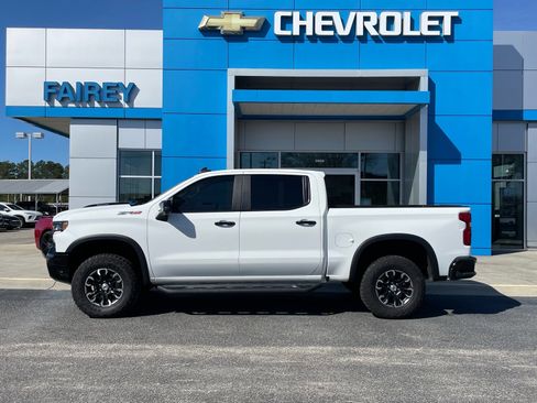 Used 2024 Chevrolet Silverado 1500 ZR2 image 2