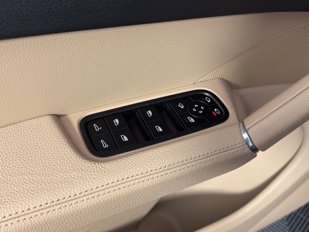 Certified 2023 Porsche Cayenne AWD/4WD image 23