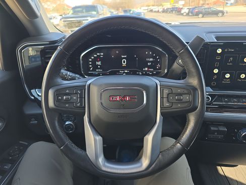 Used 2022 GMC Sierra 1500 SLE w/ Preferred Package image 18