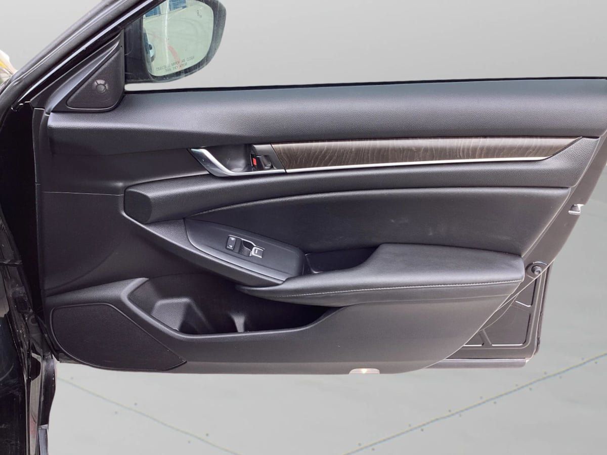 Used 2020 Honda Accord Touring image 16