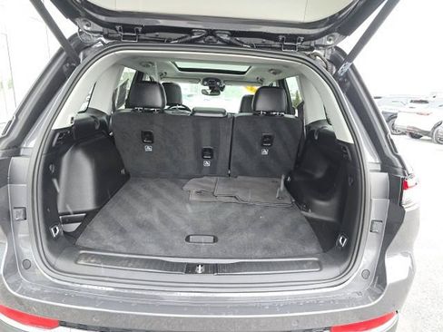 Used 2023 Jeep Grand Cherokee Limited image 17