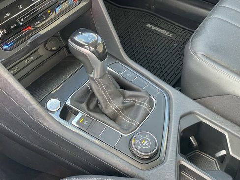 Used 2022 Volkswagen Tiguan SE w/ Panoramic Sunroof Package image 18