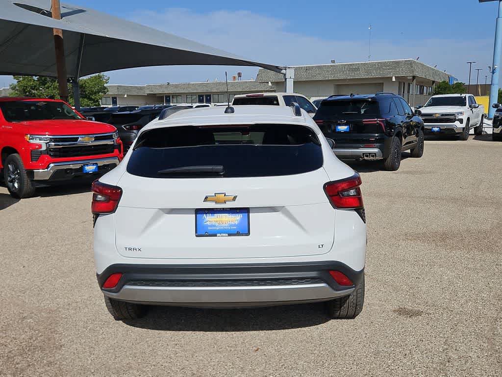 Used 2025 Chevrolet Trax LT FWD image 7