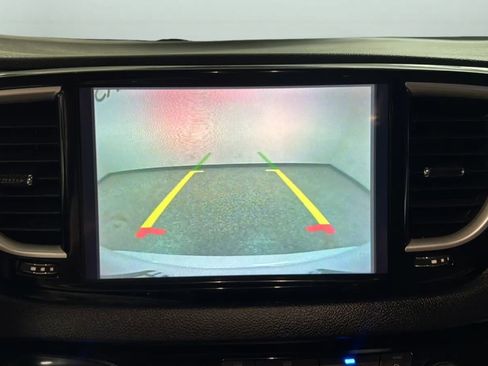 Used 2021 Chrysler Pacifica Touring-L FWD image 17