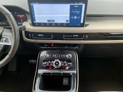 Used 2022 Lincoln Nautilus FWD w/ Premium Package image 20