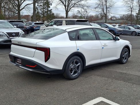New 2025 Kia K4 LXS image 4
